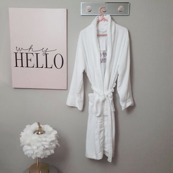 NWT LA Trading Co. white embroidered graphic plush robe - Picture 4 of 6